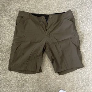 Kuhl shorts 42x11
